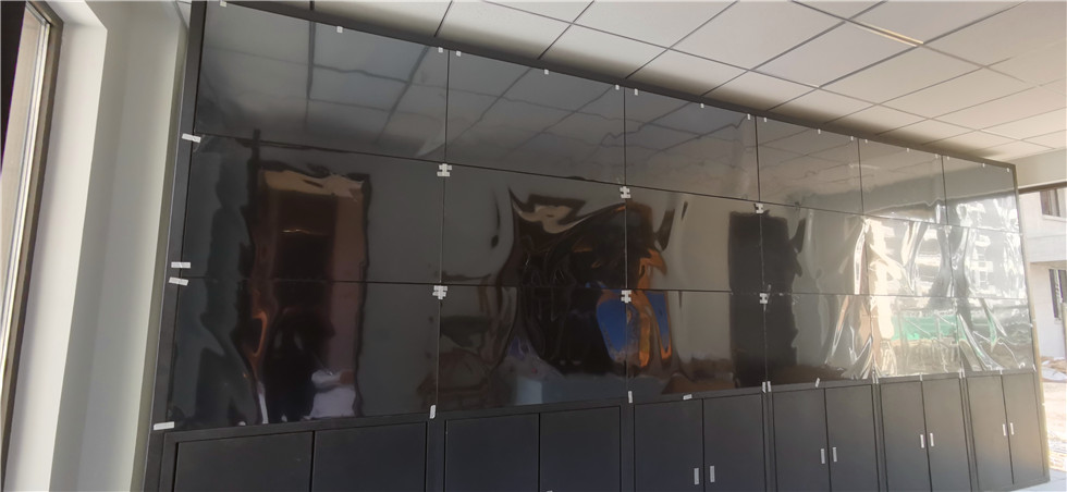 潍坊某小区监控室采用云敏视46寸3.5mm液晶拼接屏18台