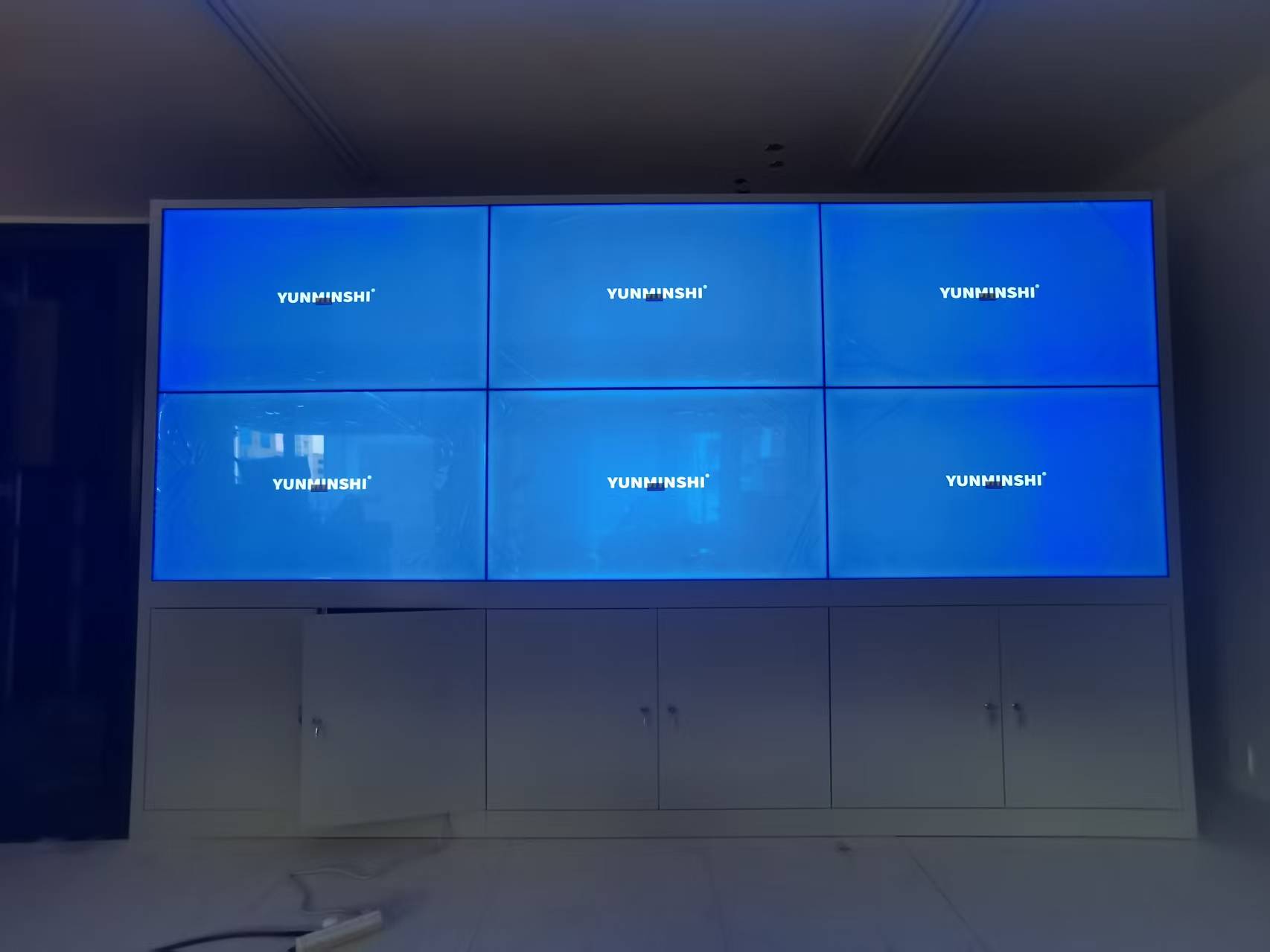 河北涿州某在建小区采用云敏视46寸3.5mm拼接屏安装完工